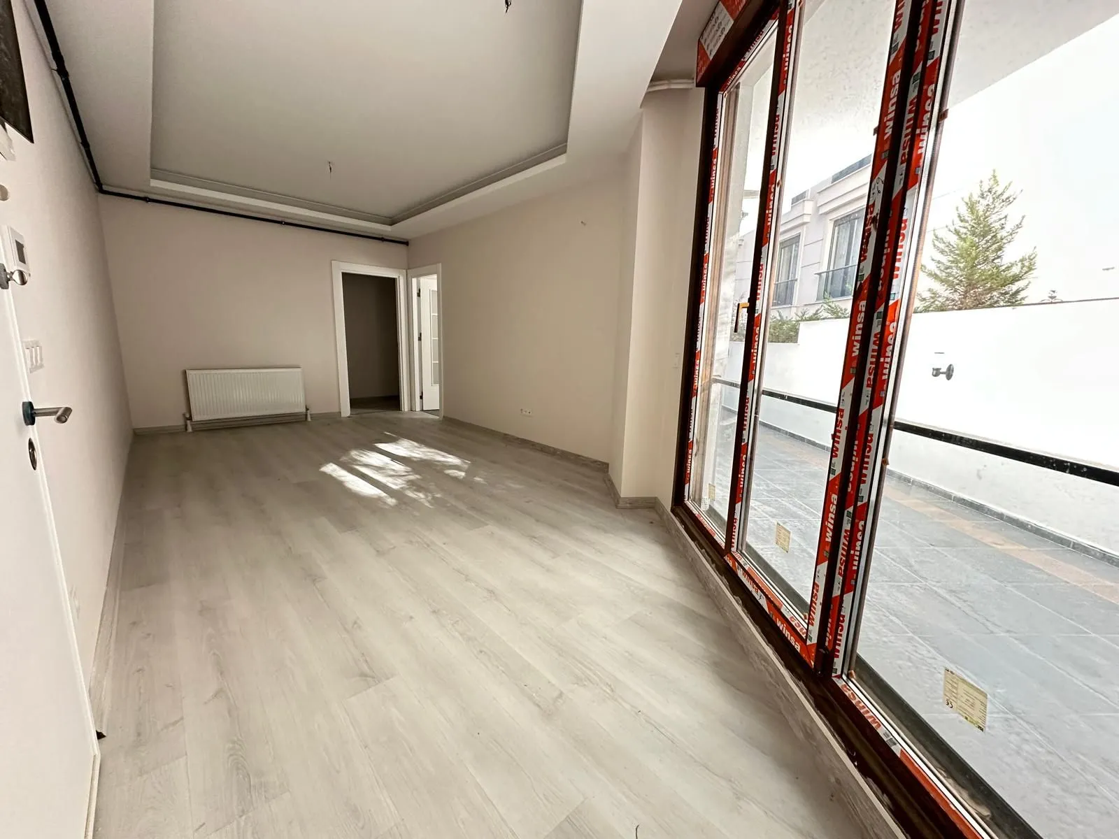 ÜÇEL BOSTANCIDAN İDEALTEPE SAHİLDE SIFIR LÜX YAPILI GENİŞ 1+1!!!